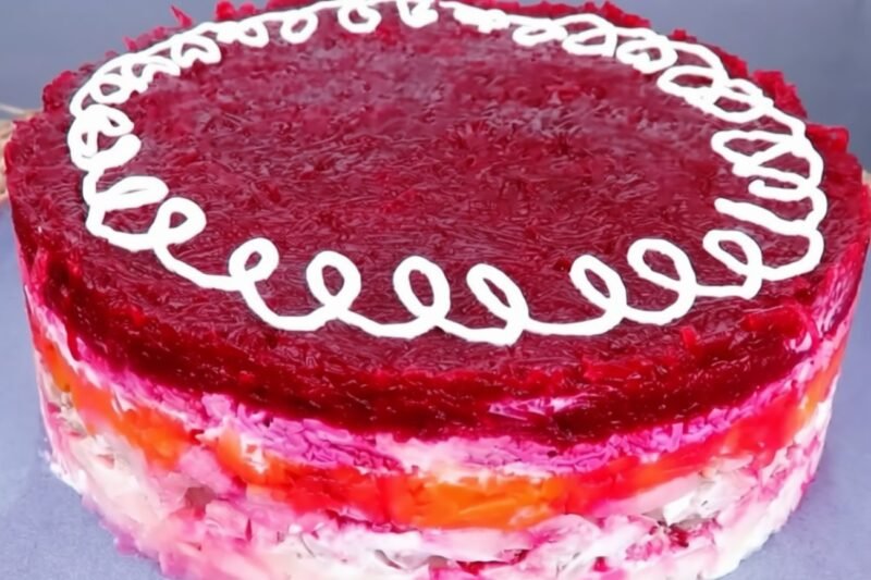 Velykinė mišrainė „Mėsa pataluose“ – klasikos interpretacija, kuri tikrai nustebina