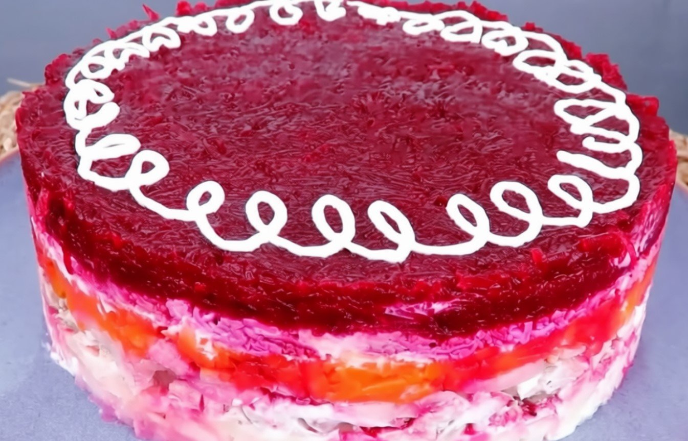 Velykų stalui: „Mėsa pataluose“ – spalvinga mišrainė, kuri nustelbia net klasiką