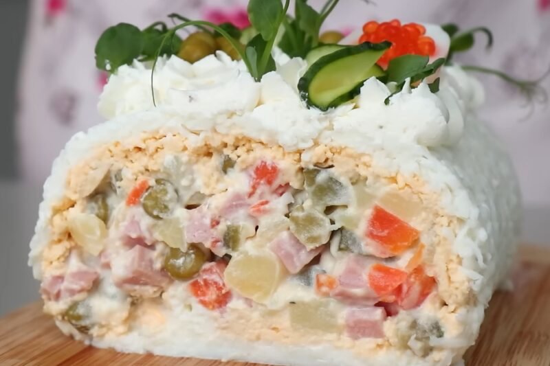 Velykinė mišrainė–vyniotinis — paprasti produktai, bet rezultatas kaip iš šventinio stalo