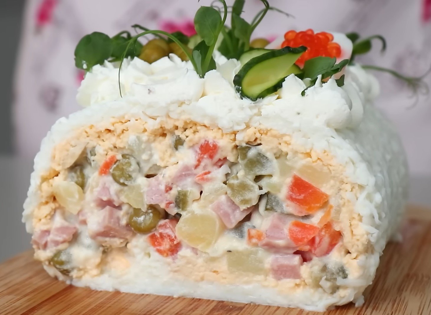 Velykų stalo žvaigždė: ši sluoksniuota mišrainė–vyniotinis atrodo prabangiai, o kainuoja centus