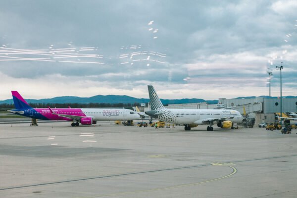 „Wizz Air“ pradėjo žaibišką išpardavimą: skrydžiai po Europą – nuo 15 €