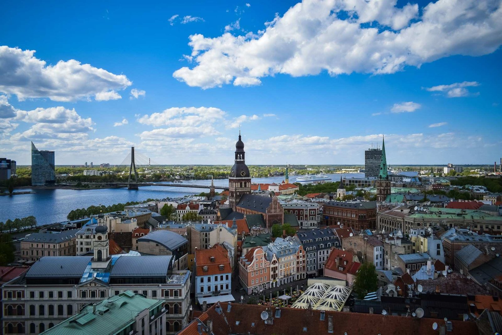 Kelionė į Rygą brangs: nuo 2027 m. turistams teks mokėti daugiau