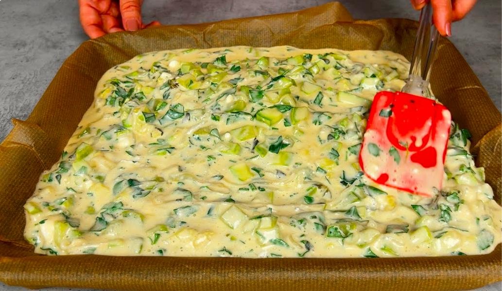 Purus cukinijų pyragas su feta ir jogurtu orkaitėje