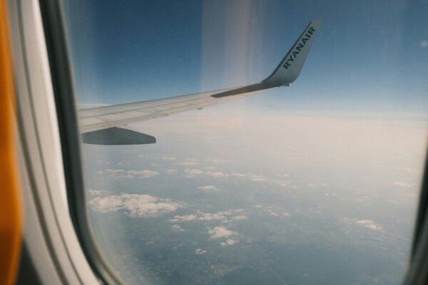 👨👩👧 Ryanair pagaliau nusileido: šeimos su vaikais sulaukė svarbaus taisyklių pakeitimo