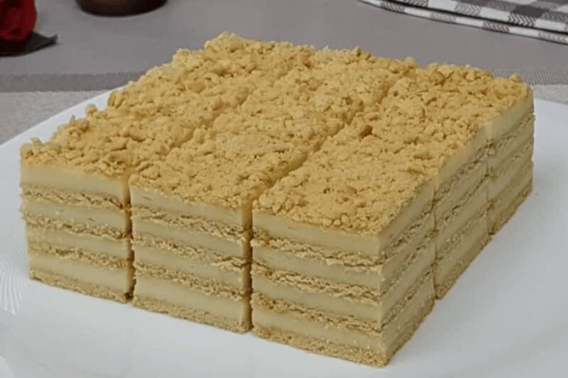Nekeptas „Plombyro“ tortas su plikytu kremu