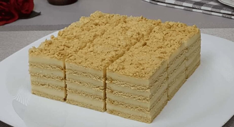 Nekeptas „Plombyro“ tortas su plikytu kremu