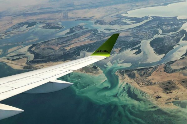 „airBaltic“ pradėjo naują išpardavimą: tūkstančiai bilietų skrydžiams po Europą