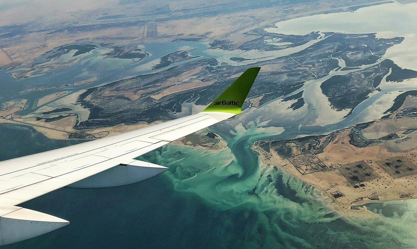 „airBaltic“ pradėjo naują išpardavimą: tūkstančiai bilietų skrydžiams po Europą