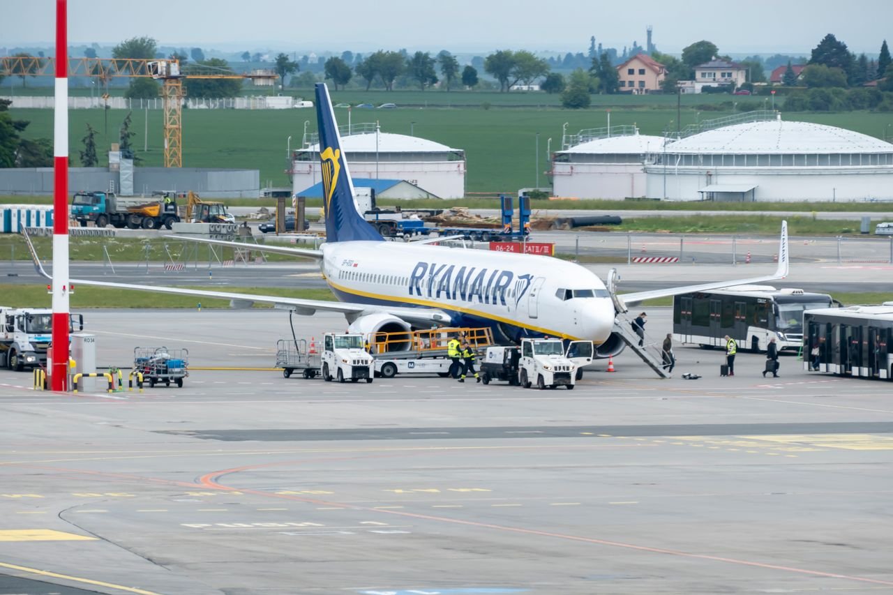 Europos Parlamentas patvirtino naujas taisykles keleiviams: kas keisis skrendant lėktuvu?