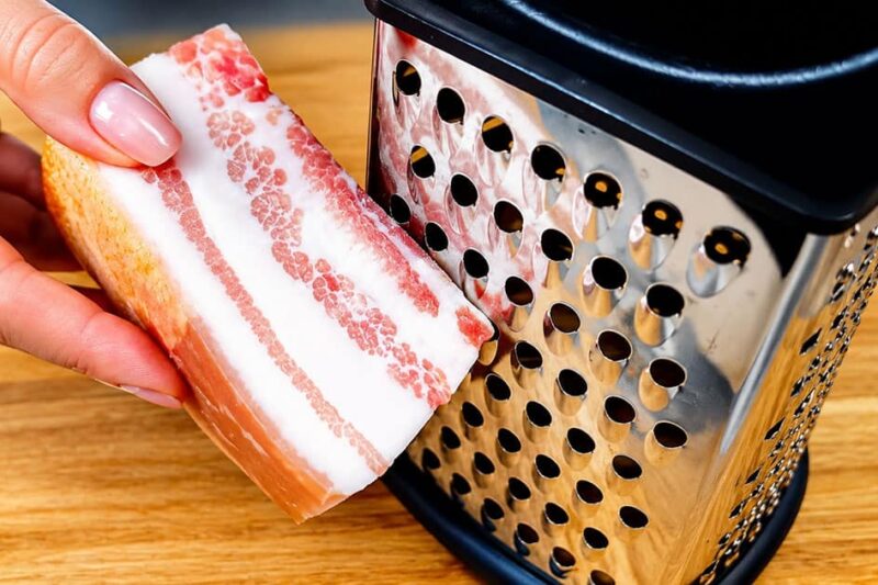 Orkaitėje keptos bulvės su kumpiu ir tarkuotais lašiniais