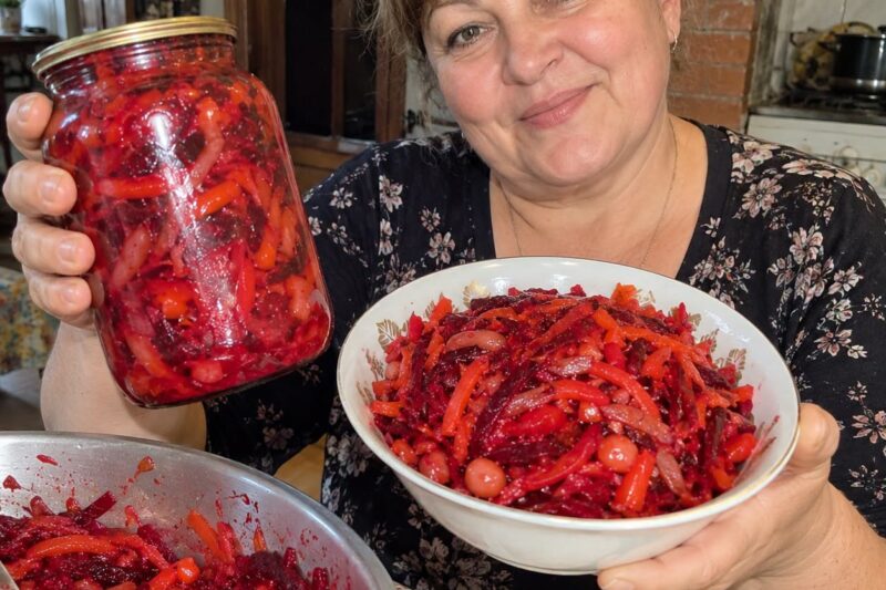 Burokėlių salotos su pupelėmis, morkomis ir paprika