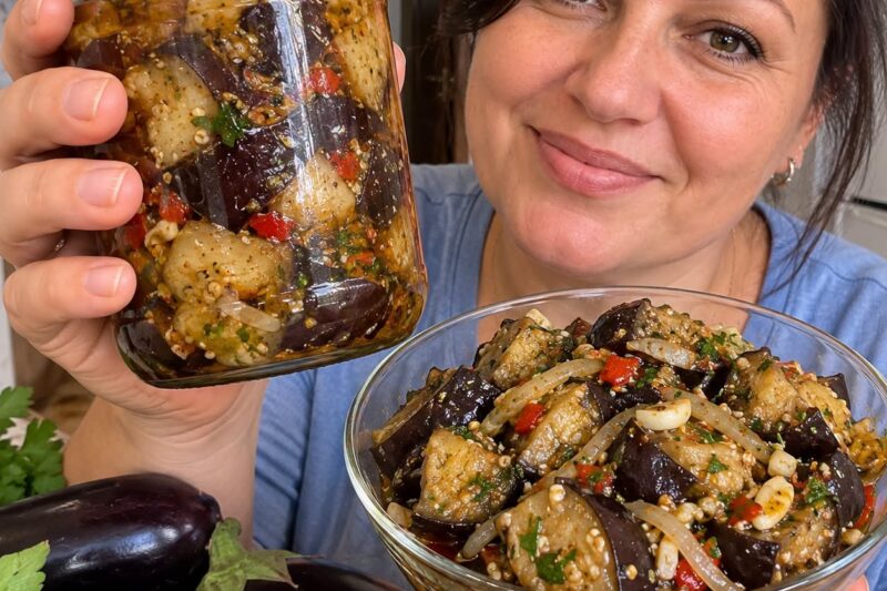 Baklažanai „kaip mėsa“ su svogūnais, česnakais ir rūkyta paprika