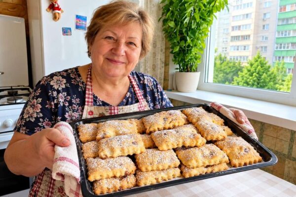 Birutė ištraukė iš orkaitės pilną skardą ir pasidalijo šeimos sausainių receptu: „Tokius kepdavo dar mano mama“