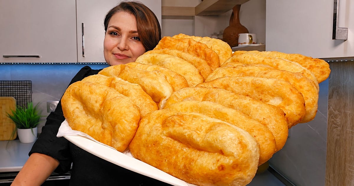 Be pieno ir be kiaušinių iškepiau tokius purius pyragėlius, kad pati nustebau: viską lemia tešla
